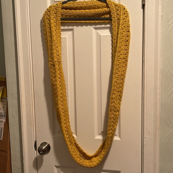 Yellow infinity scarf - Picture 2 of 3